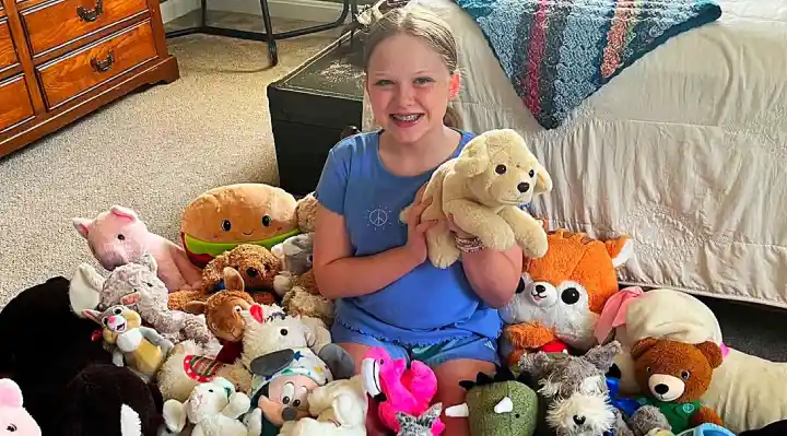 12-year-old Rescues 114 Stuffed Animals, Repairs Them, and Gives Them to Children Affected by Home Fires