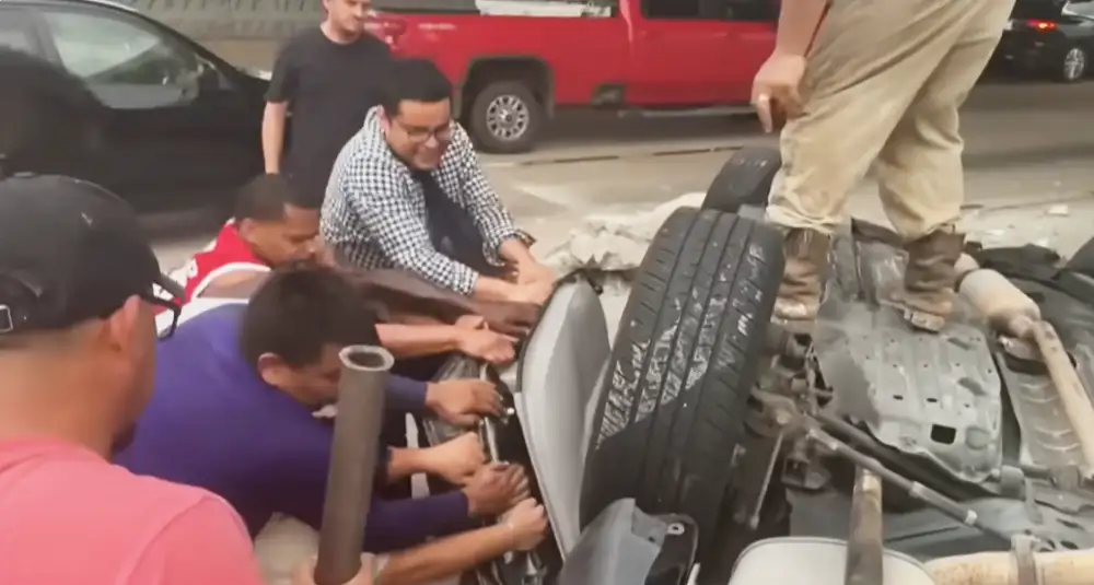 strangers unite to rescue women Houston crash