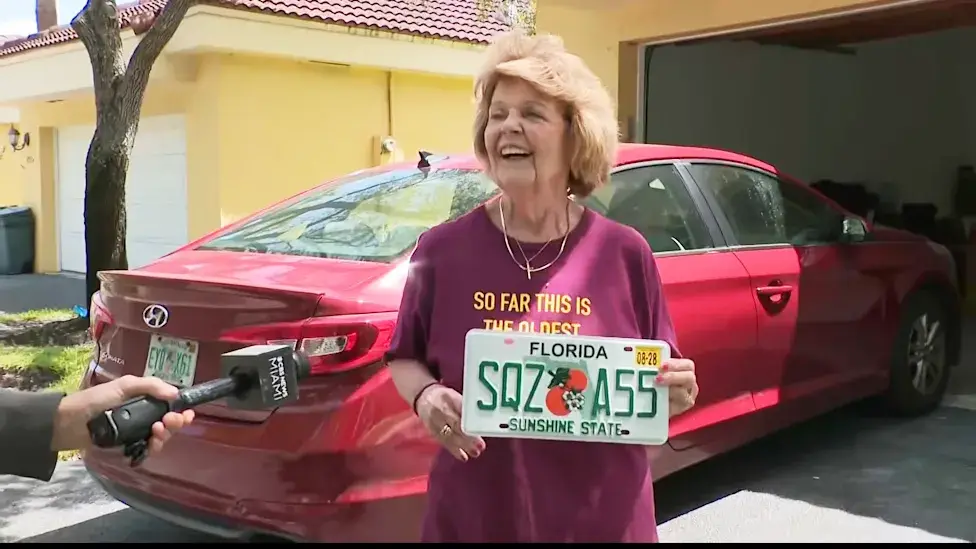 Florida woman license plate squeeze